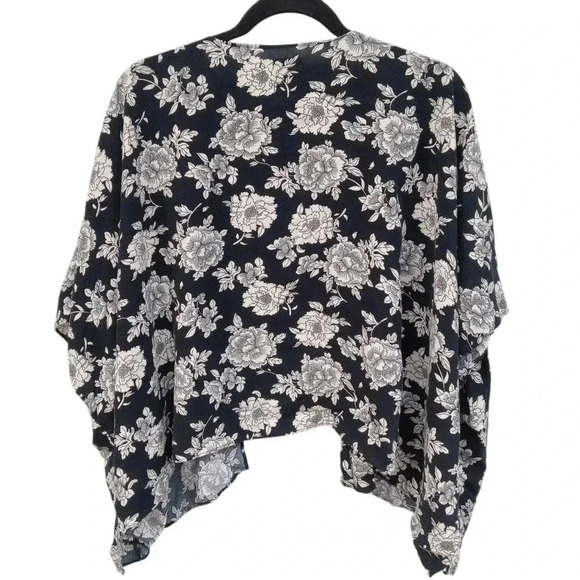 4/$15 Brandy Melville Floral Short Kimono Black Cream One Size - Picture 2 of 6